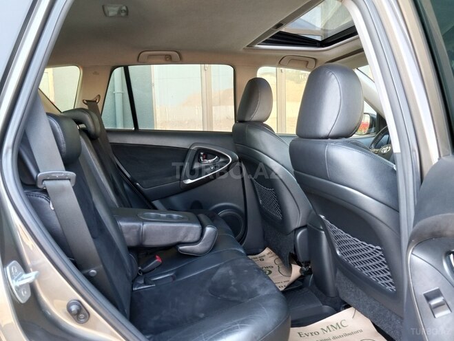 Toyota RAV4-9