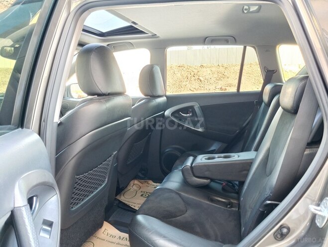 Toyota RAV4-15