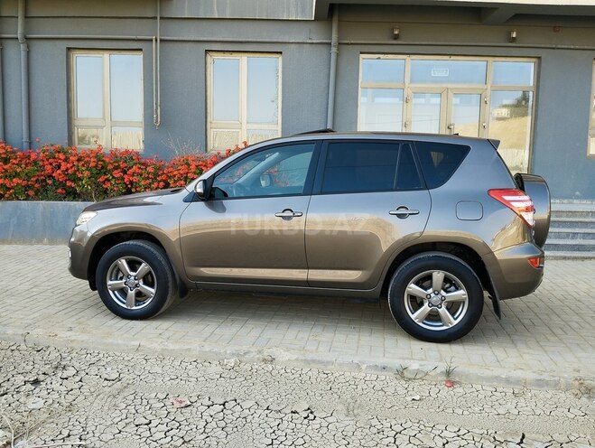 Toyota RAV4-4