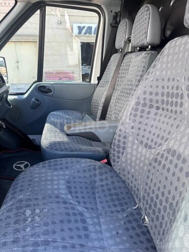 Ford Transit-3