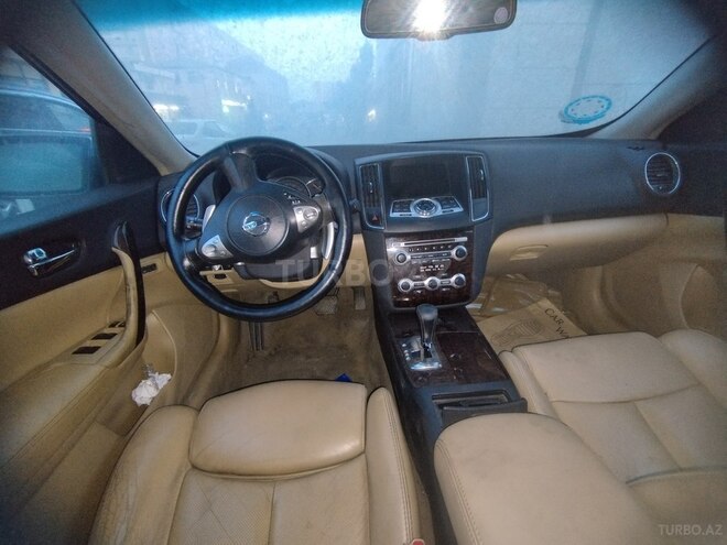 Nissan Maxima-5