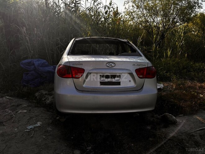 Hyundai Elantra-1