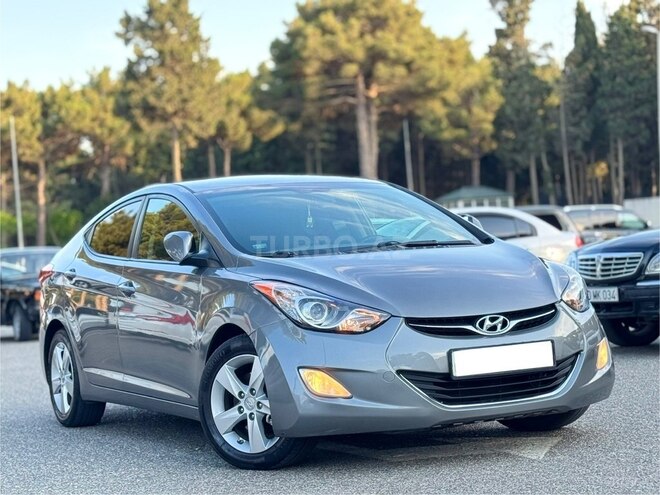 Hyundai Elantra-1