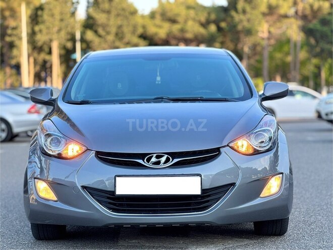 Hyundai Elantra-8