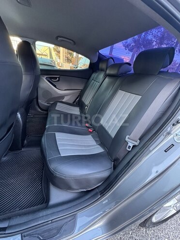 Hyundai Elantra-15