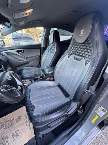 Hyundai Elantra-14