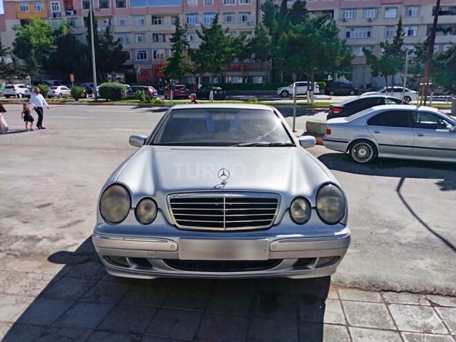 Mercedes E 300-1