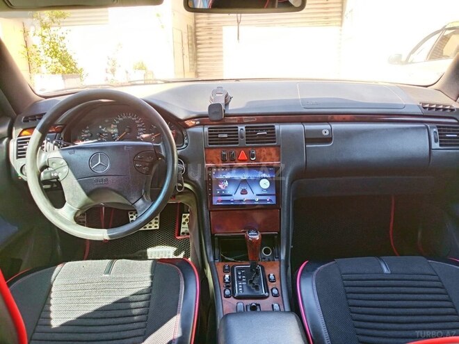 Mercedes E 300-9