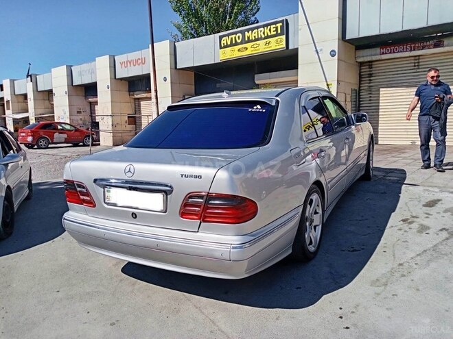 Mercedes E 300-7