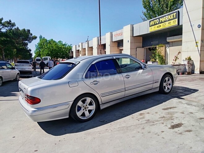 Mercedes E 300-8