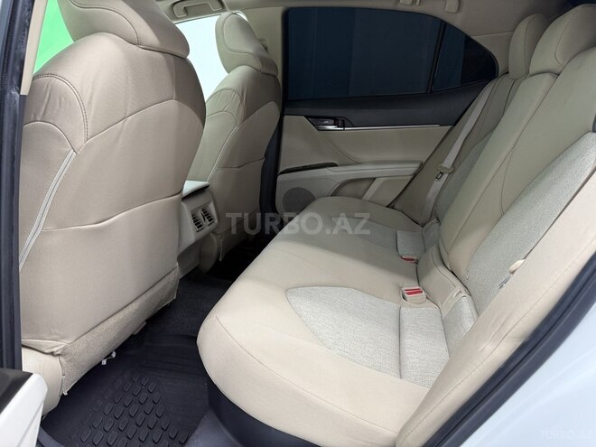 Toyota Camry-13