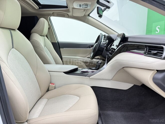 Toyota Camry-11