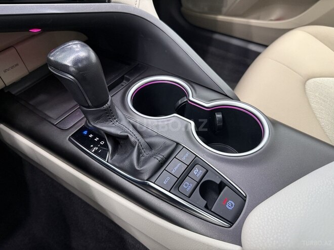 Toyota Camry-15