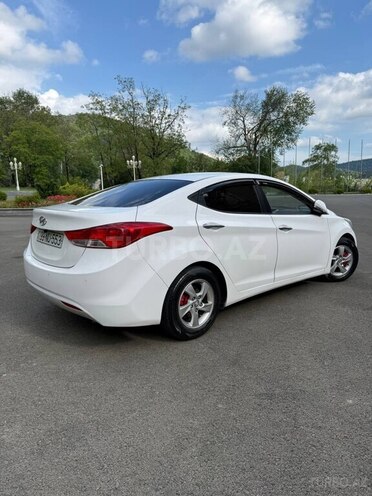 Hyundai Elantra-3