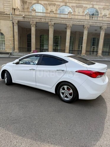 Hyundai Elantra-4