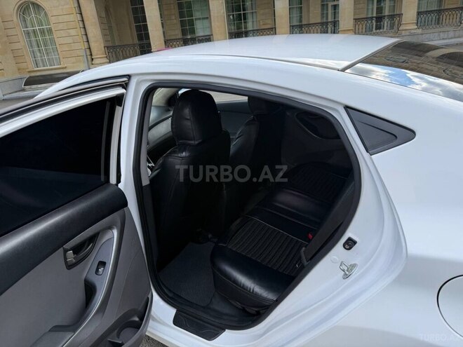 Hyundai Elantra-6