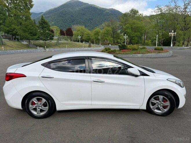 Hyundai Elantra-7