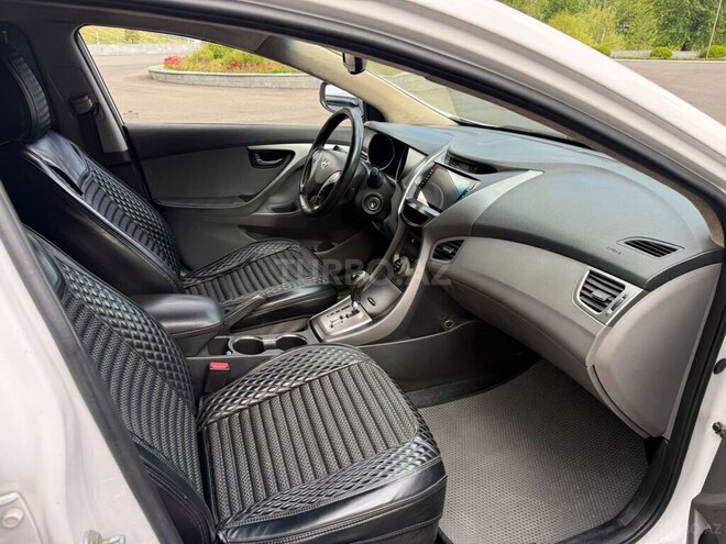 Hyundai Elantra-8