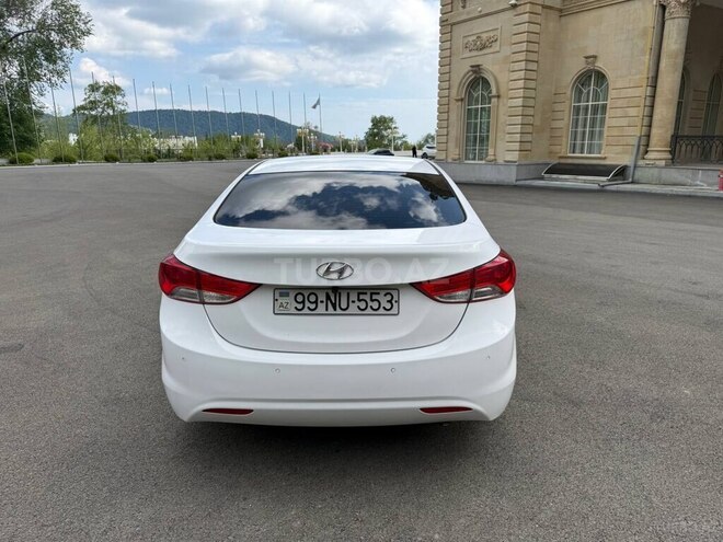 Hyundai Elantra-10