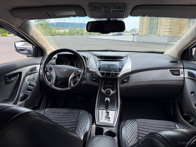 Hyundai Elantra-9