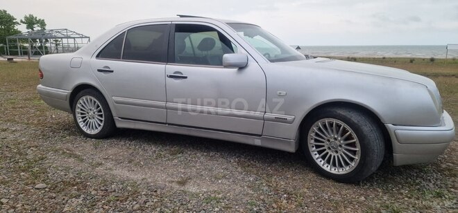 Mercedes E 230-3