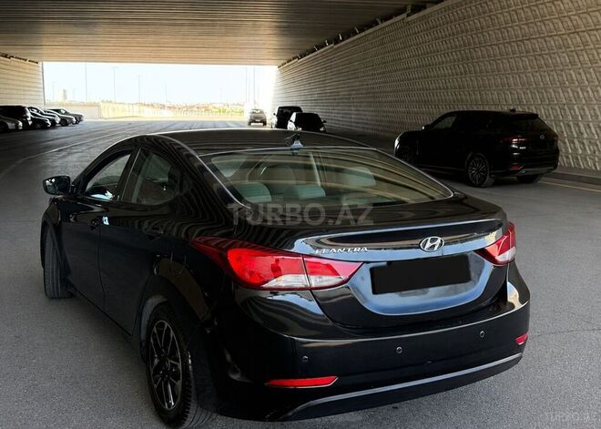 Hyundai Elantra-2
