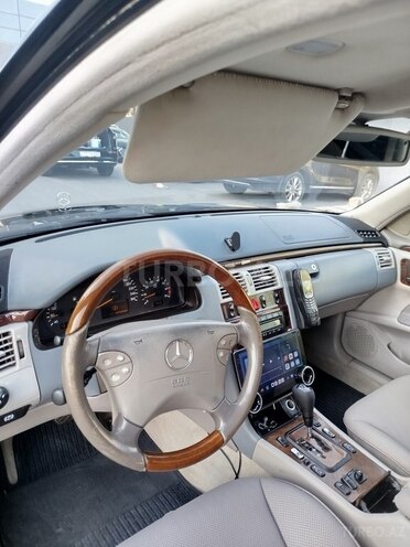 Mercedes E 200-11