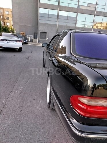 Mercedes E 200-5