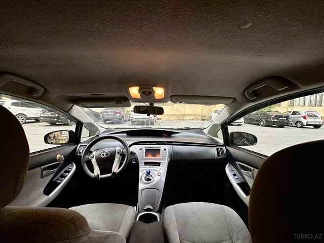 Toyota Prius-11