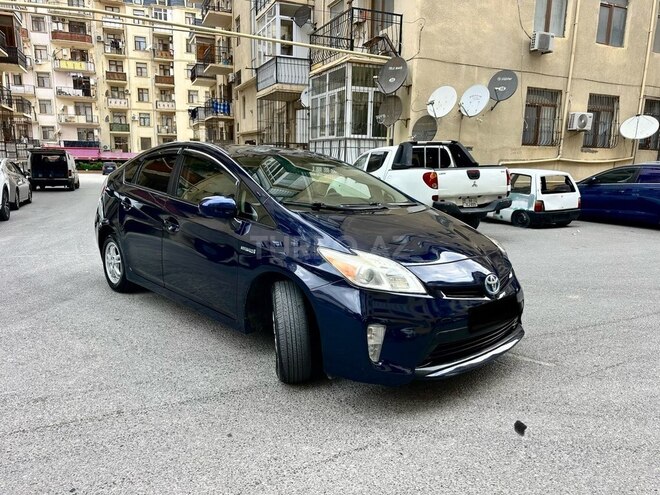 Toyota Prius-5