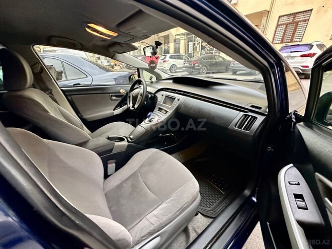 Toyota Prius-13