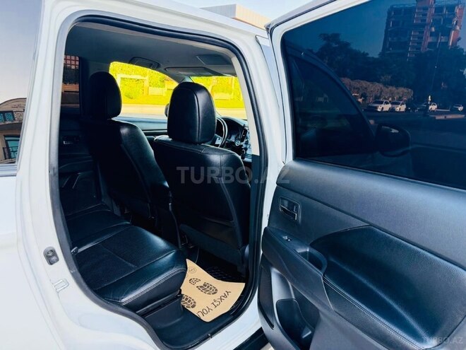 Mitsubishi Outlander-7