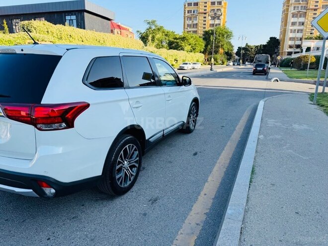 Mitsubishi Outlander-12