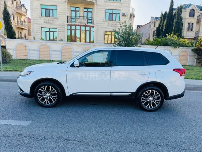 Mitsubishi Outlander-16
