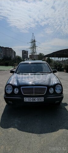 Mercedes E 320 4MATIC-19