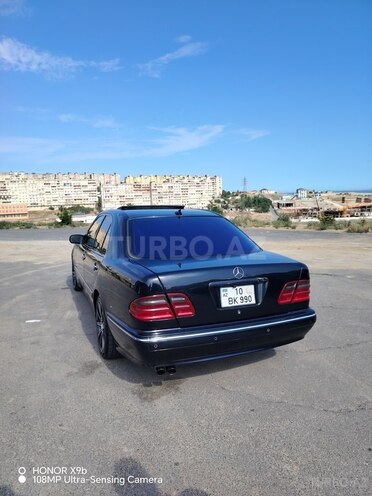 Mercedes E 320 4MATIC-15