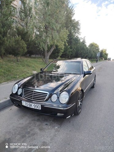 Mercedes E 320 4MATIC-3