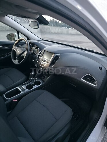 Chevrolet Cruze-12