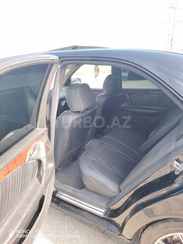 Mercedes E 320 4MATIC-9