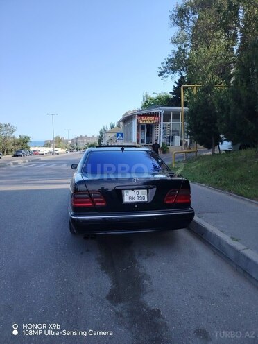Mercedes E 320 4MATIC-2