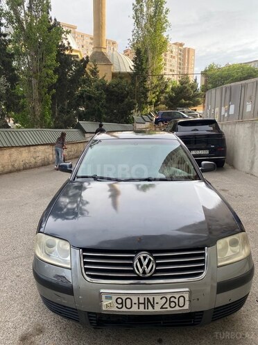 Volkswagen Passat-1