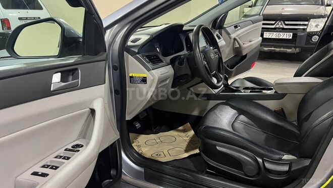 Hyundai Sonata-20