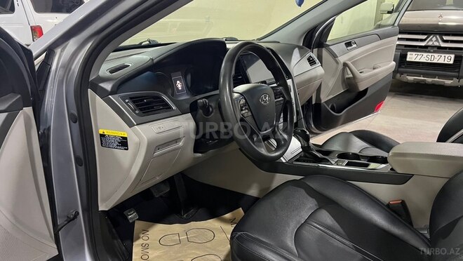 Hyundai Sonata-19