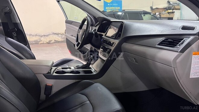 Hyundai Sonata-16