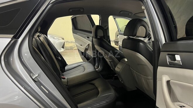 Hyundai Sonata-15