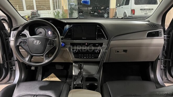 Hyundai Sonata-14