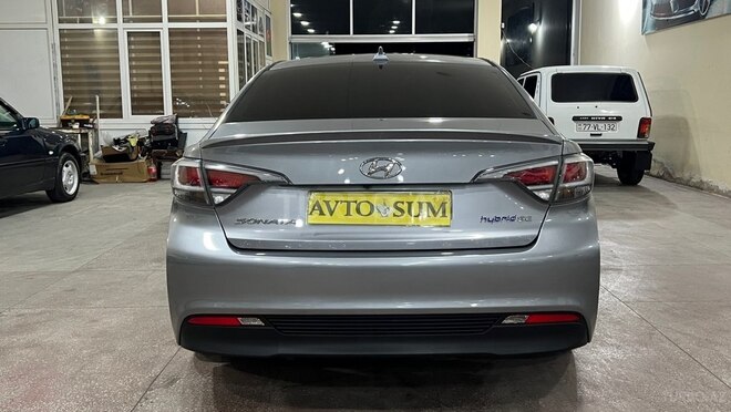Hyundai Sonata-4