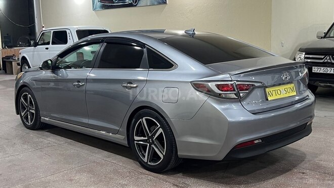 Hyundai Sonata-2