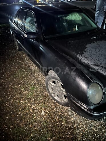 Mercedes E 220-3