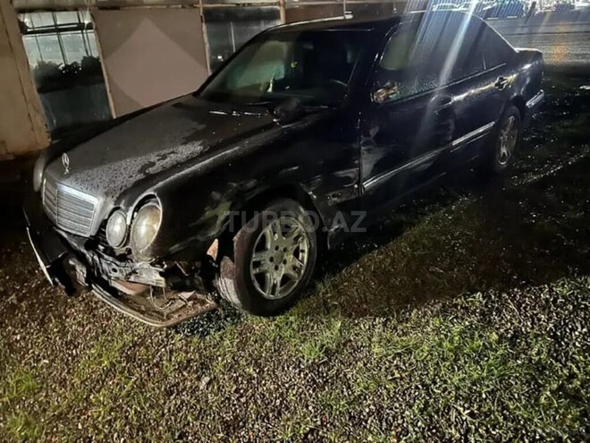 Mercedes E 220-1